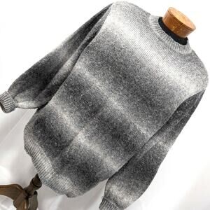 NWOT! WHO WHAT WEAR! WOOL BLEND ASH & DOVE GRAY OMBRE FADE CREW SWEATER! SZ M